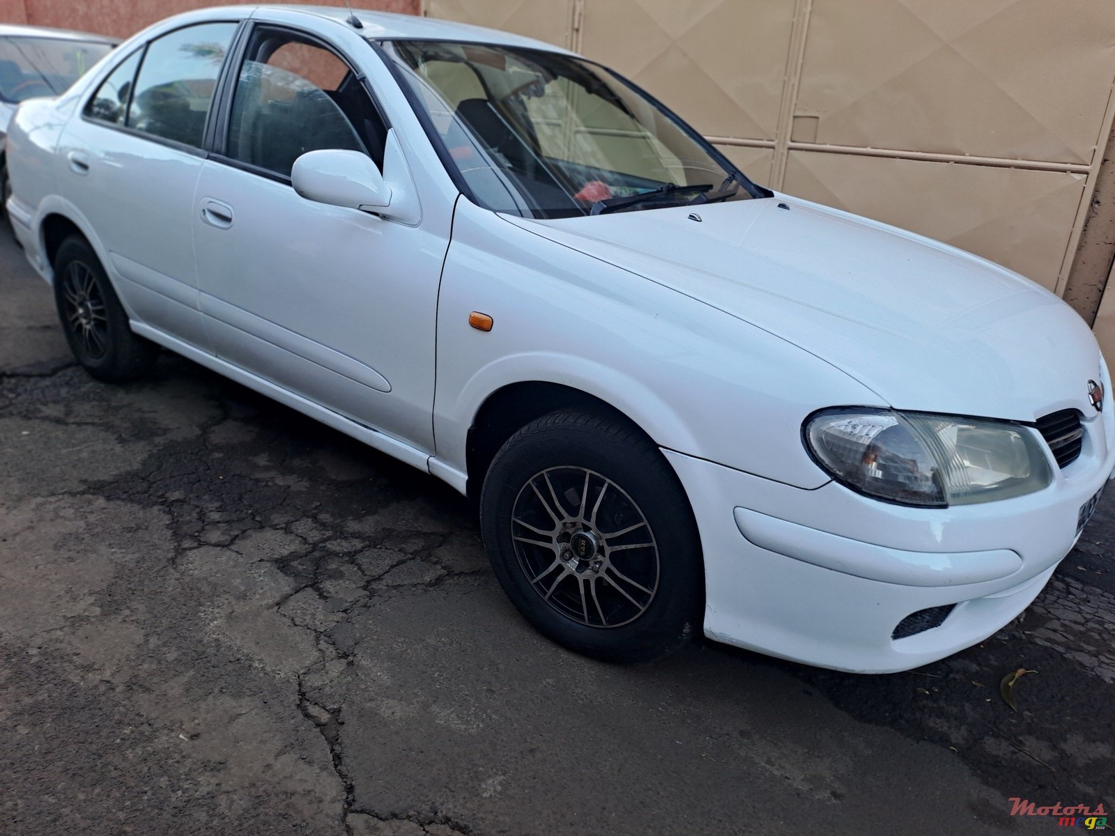 2000' Nissan Sunny photo #4