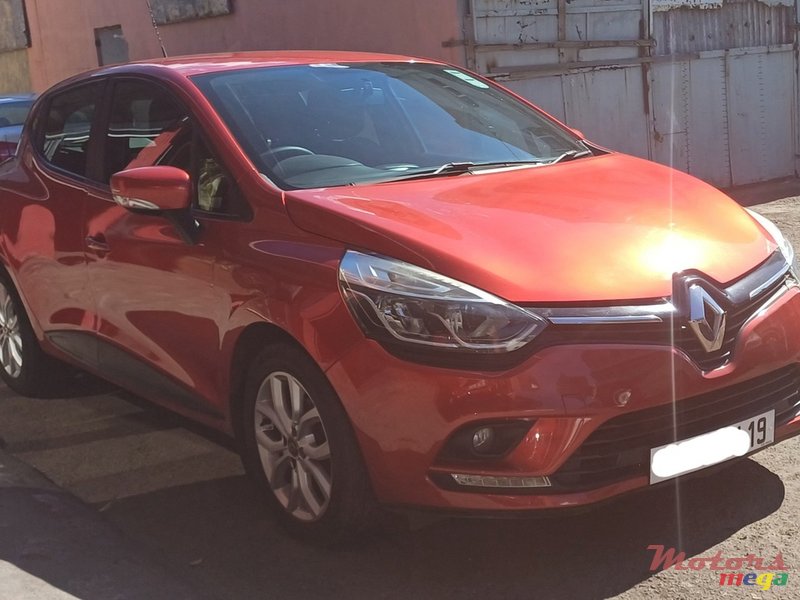 2019' Renault Clio photo #1