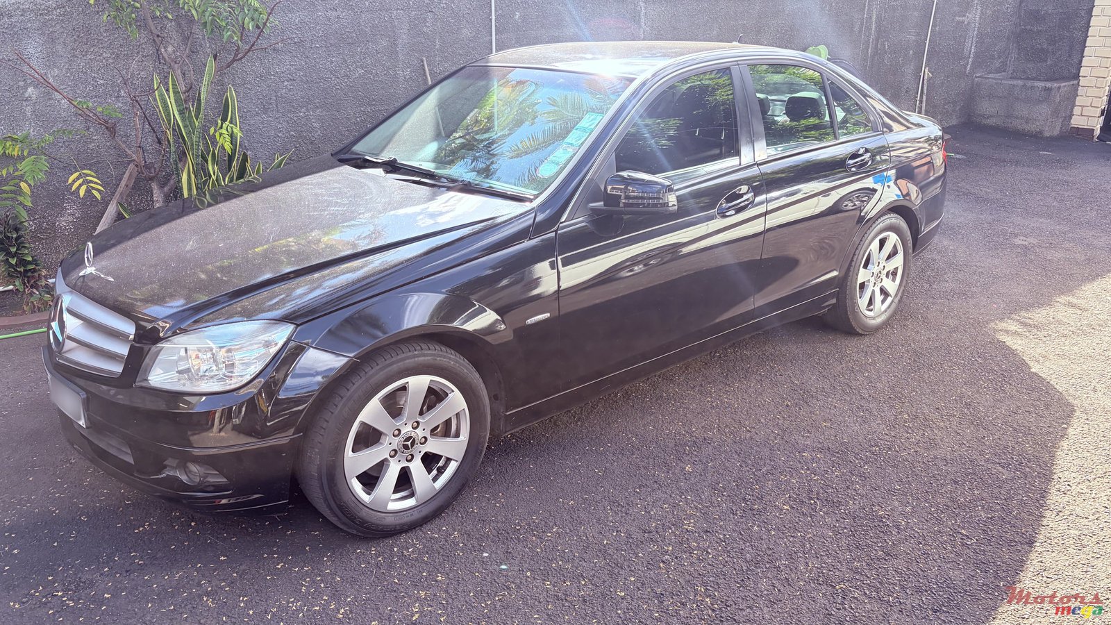 2011' Mercedes-Benz C 180 photo #2