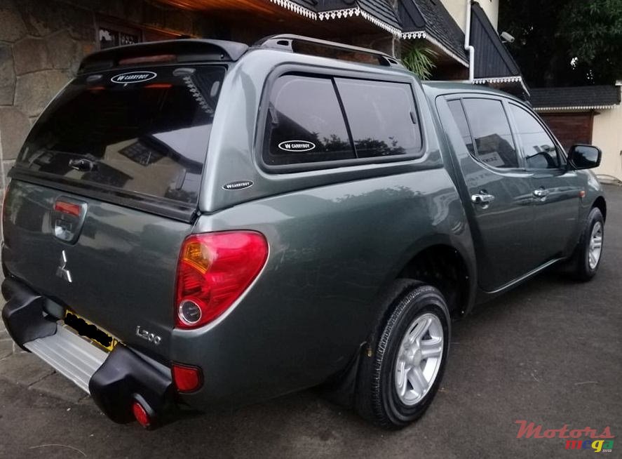 2008' Mitsubishi photo #3