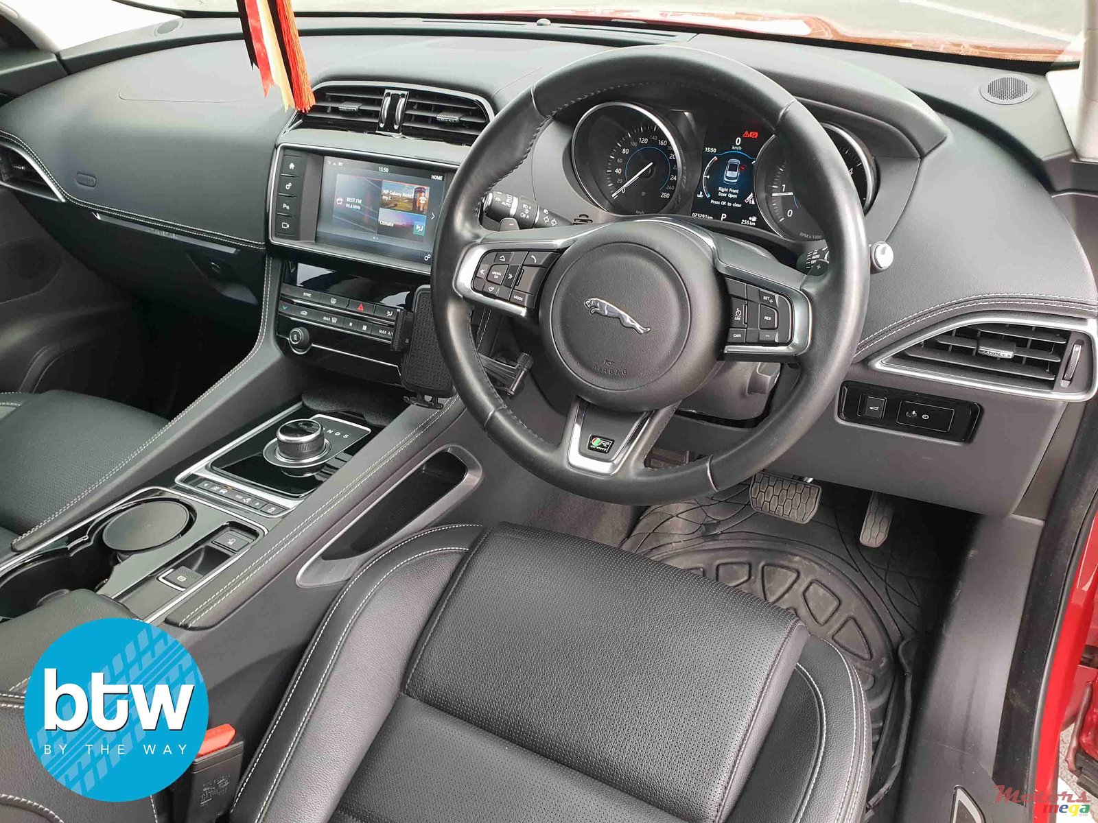 2017' Jaguar F-Type photo #6