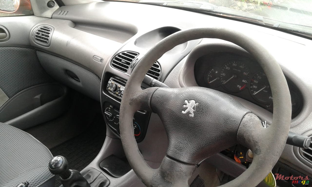 2000' Peugeot 206 photo #3