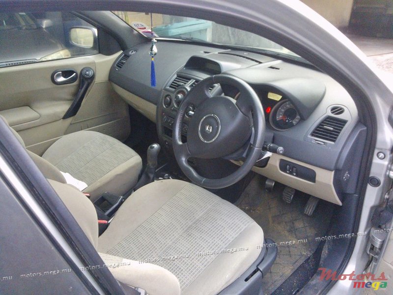 2006' Renault photo #3