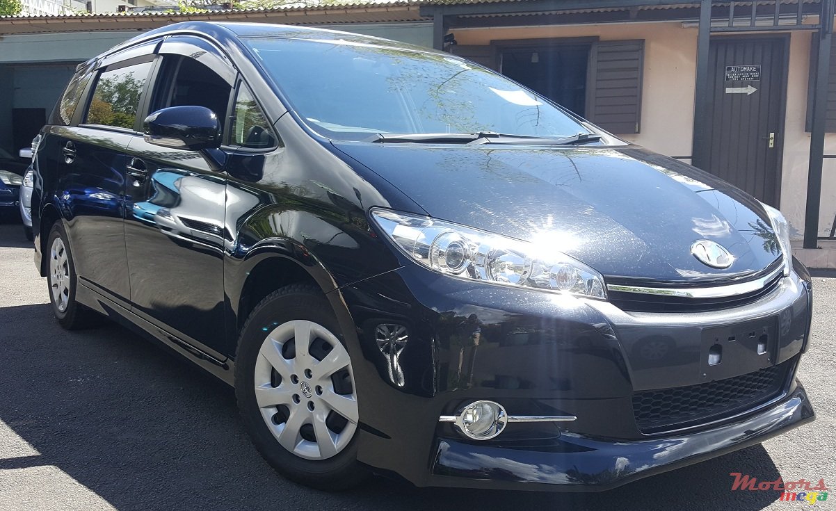 2013' Toyota Wish photo #1