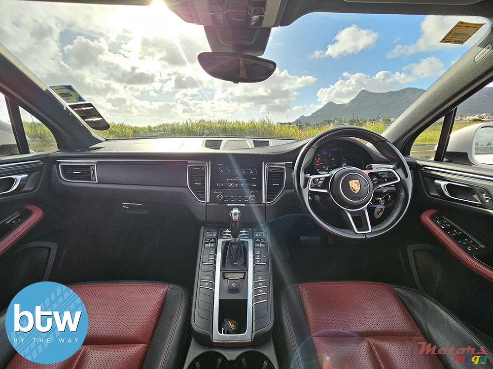 2016' Porsche Macan photo #5