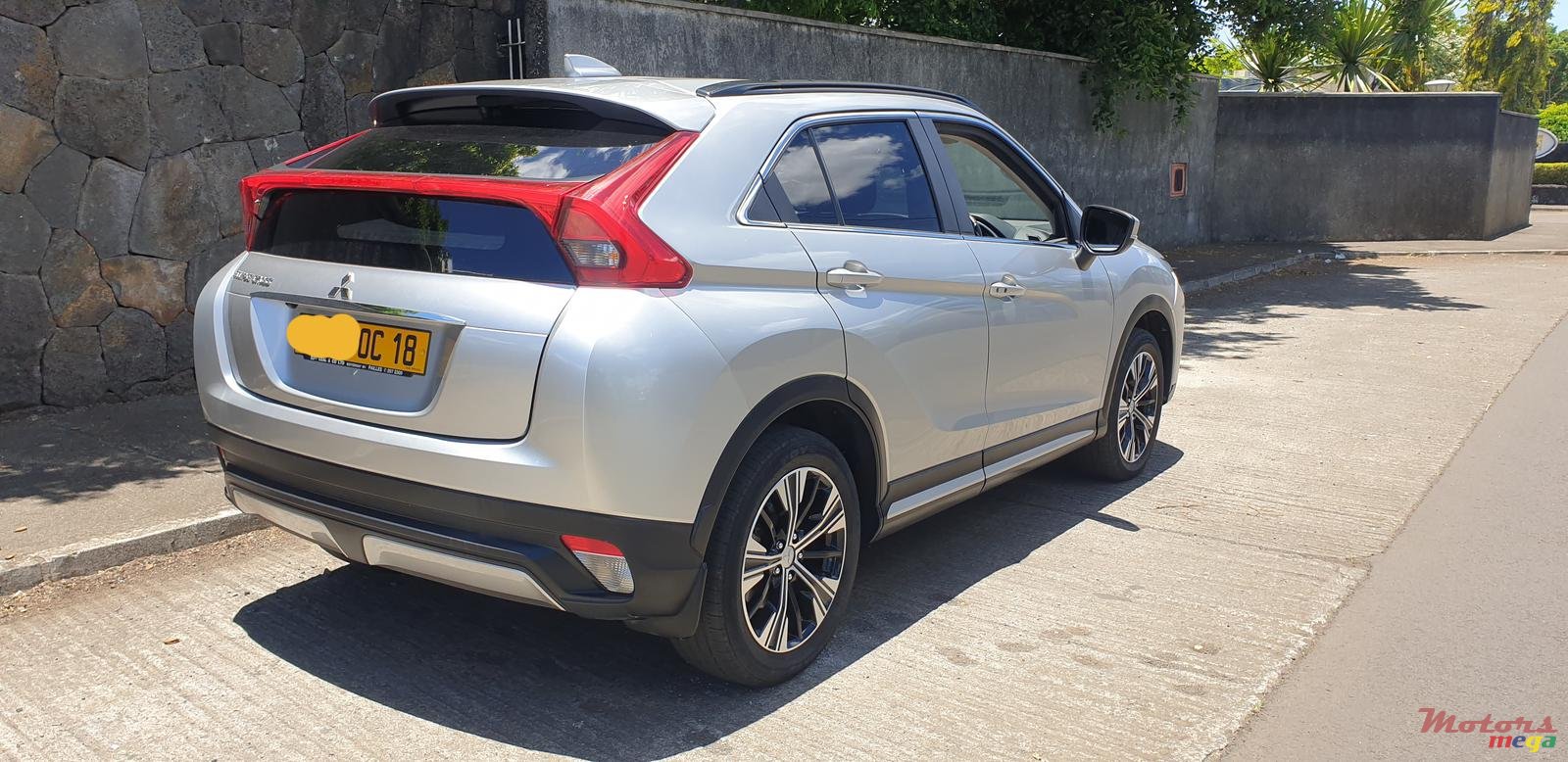 2018' Mitsubishi Eclipse photo #5