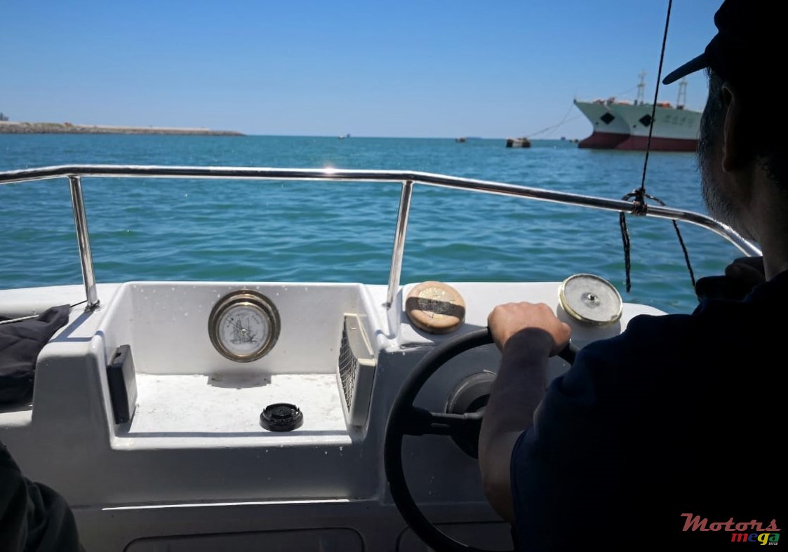 2003' Boston Whaler photo #4