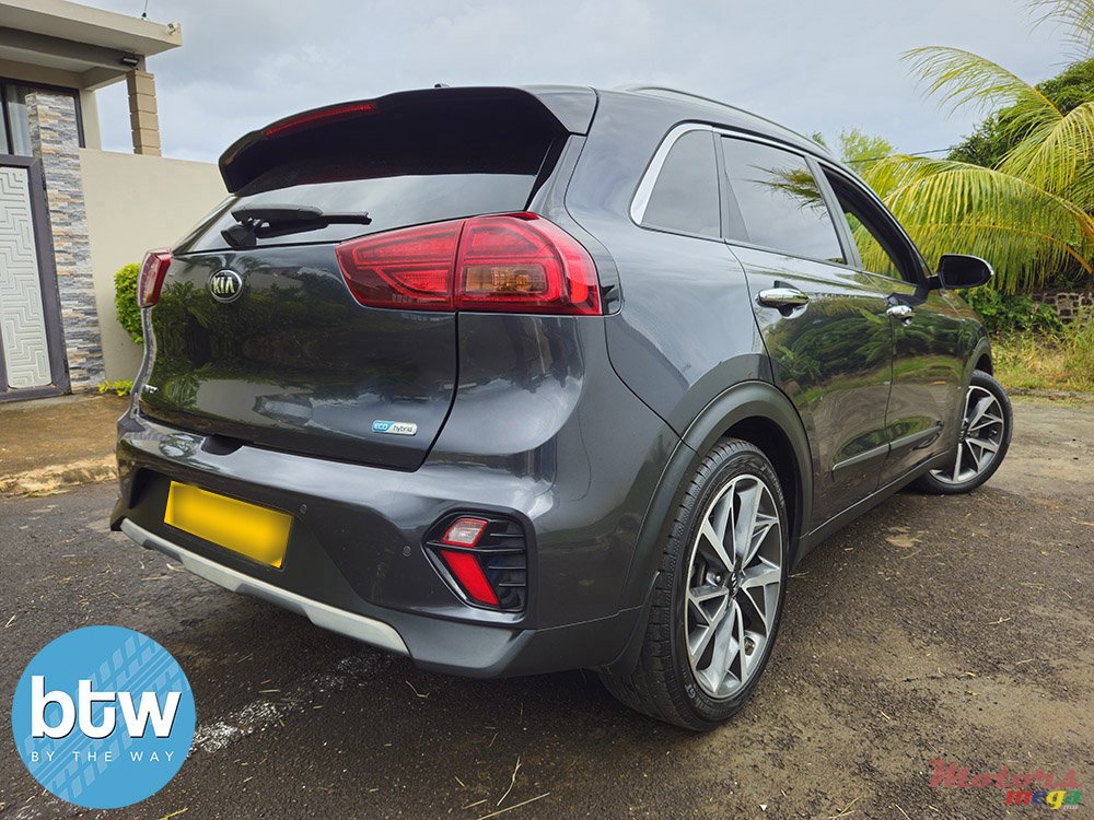 2020' Kia Niro SX PACK HEV photo #4