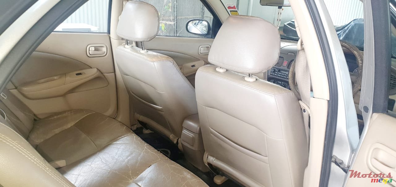 2004' Nissan Sima photo #5