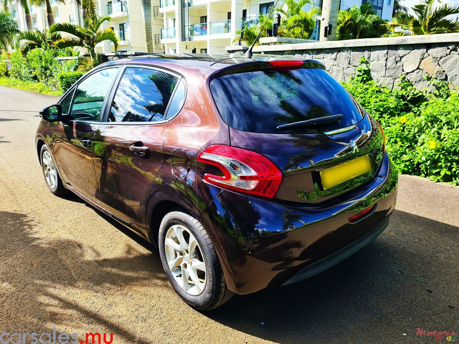 2016' Peugeot 208 1.2 photo #3