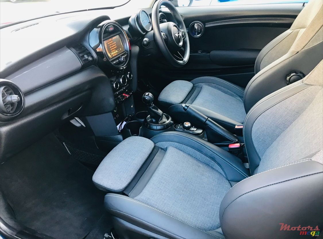 2015' MINI Cooper photo #5