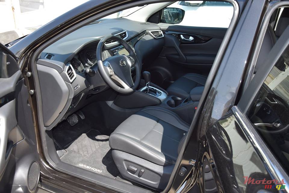 2017' Nissan Qashqai Tekna photo #5