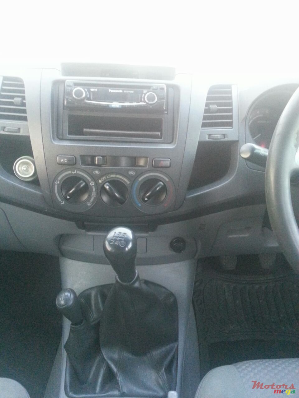 2007' Toyota Hilux photo #3