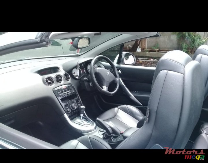 2012' Peugeot Cabriolet photo #5