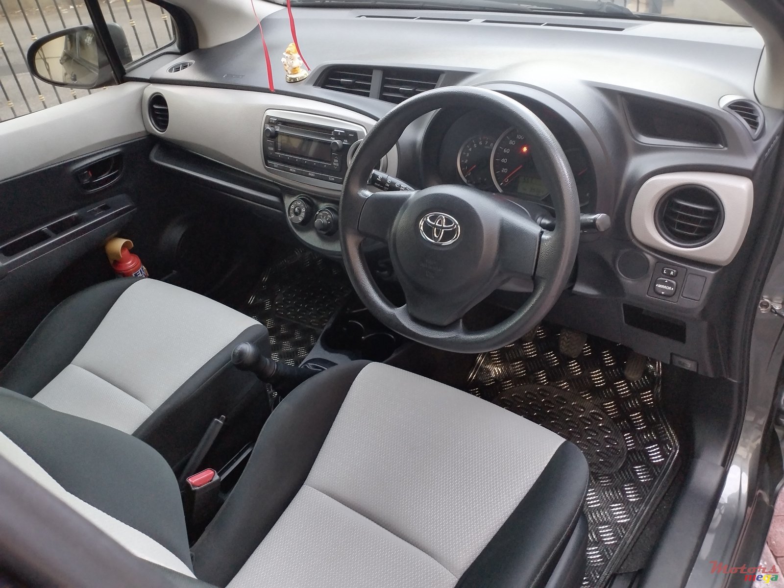 2014' Toyota Yaris photo #5