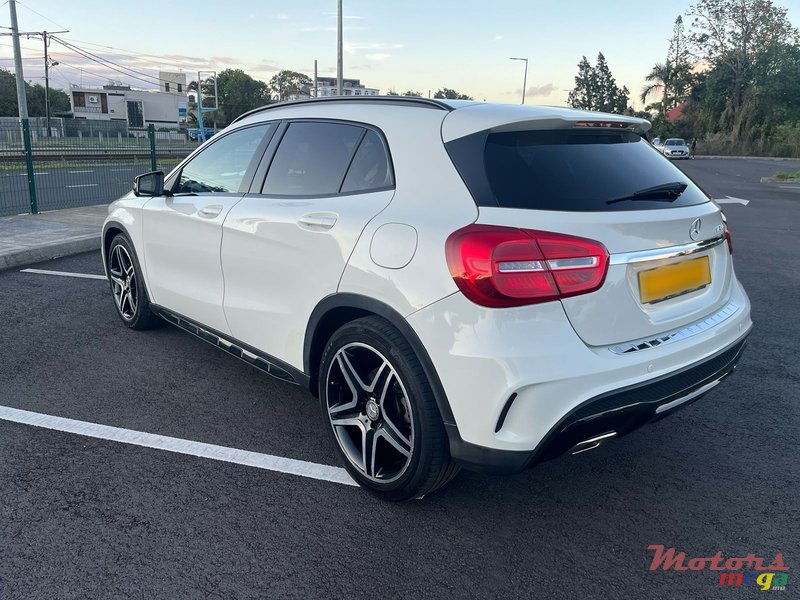 2015' Mercedes-Benz GLA 200 photo #2