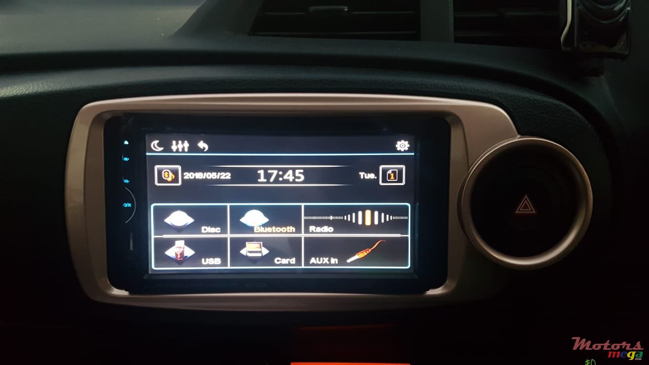 2013' Toyota Vitz photo #3