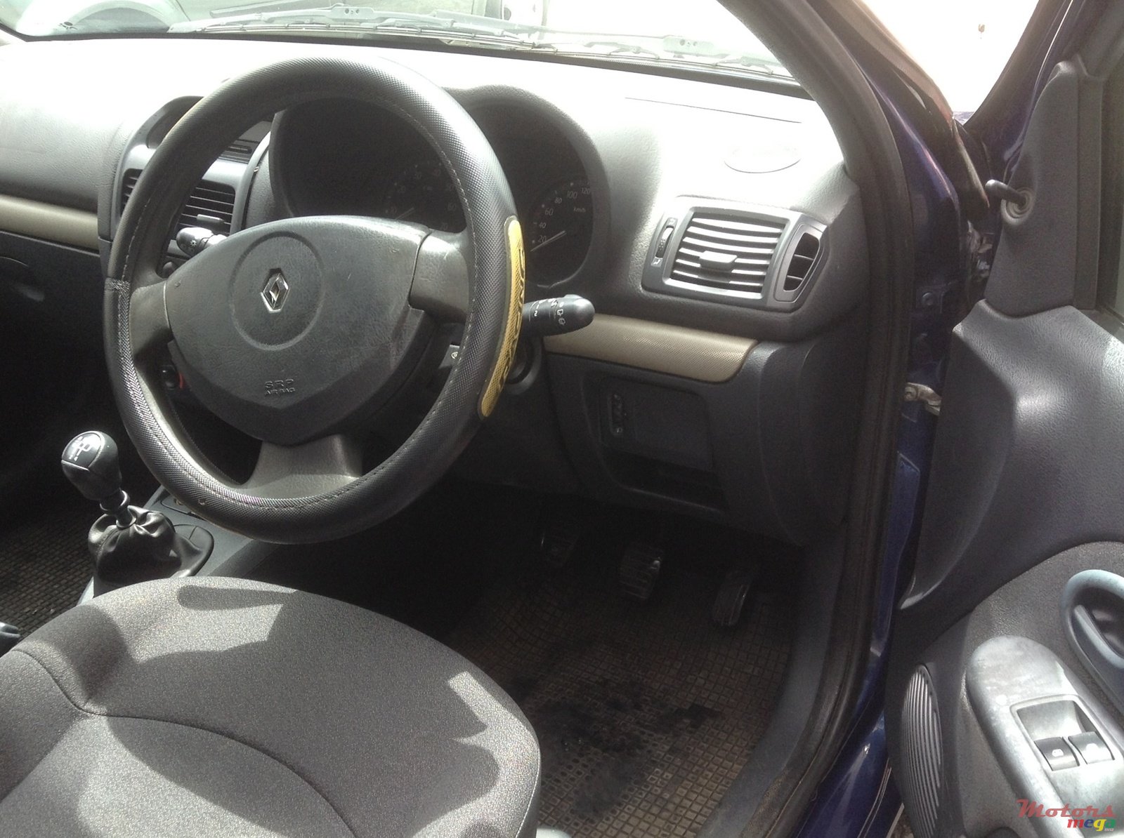 2004' Renault Clio photo #4