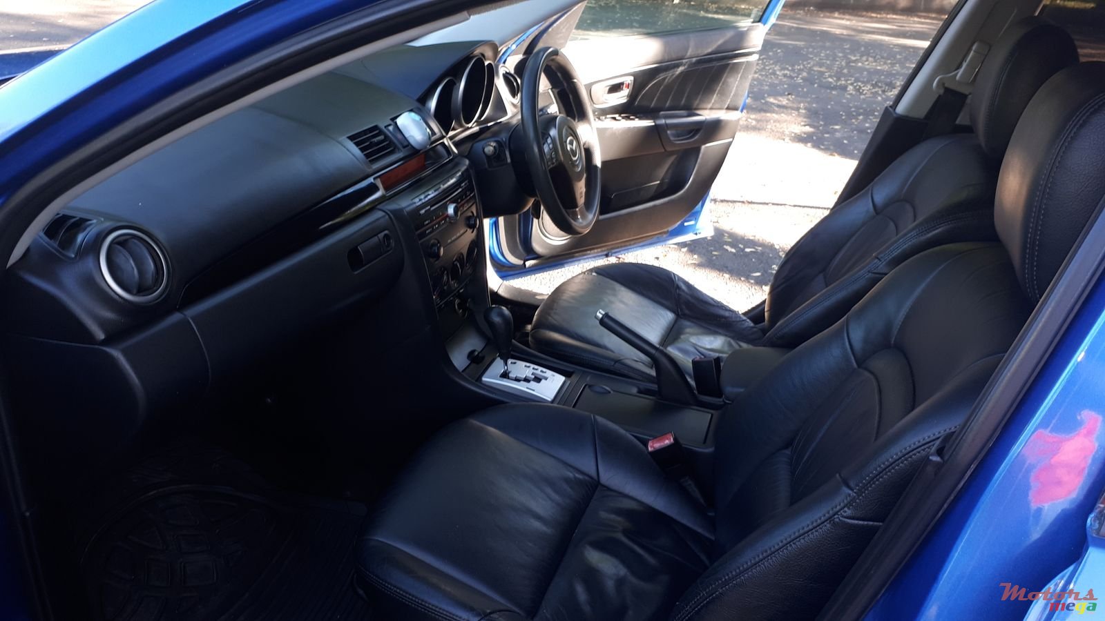 2004' Mazda 3 photo #4