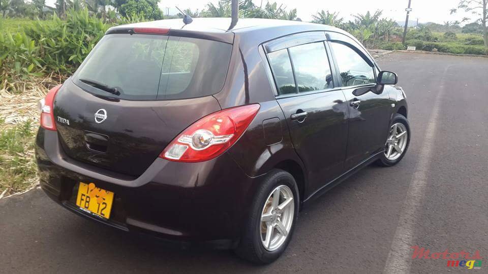 2012' Nissan Tiida Hatchback photo #2