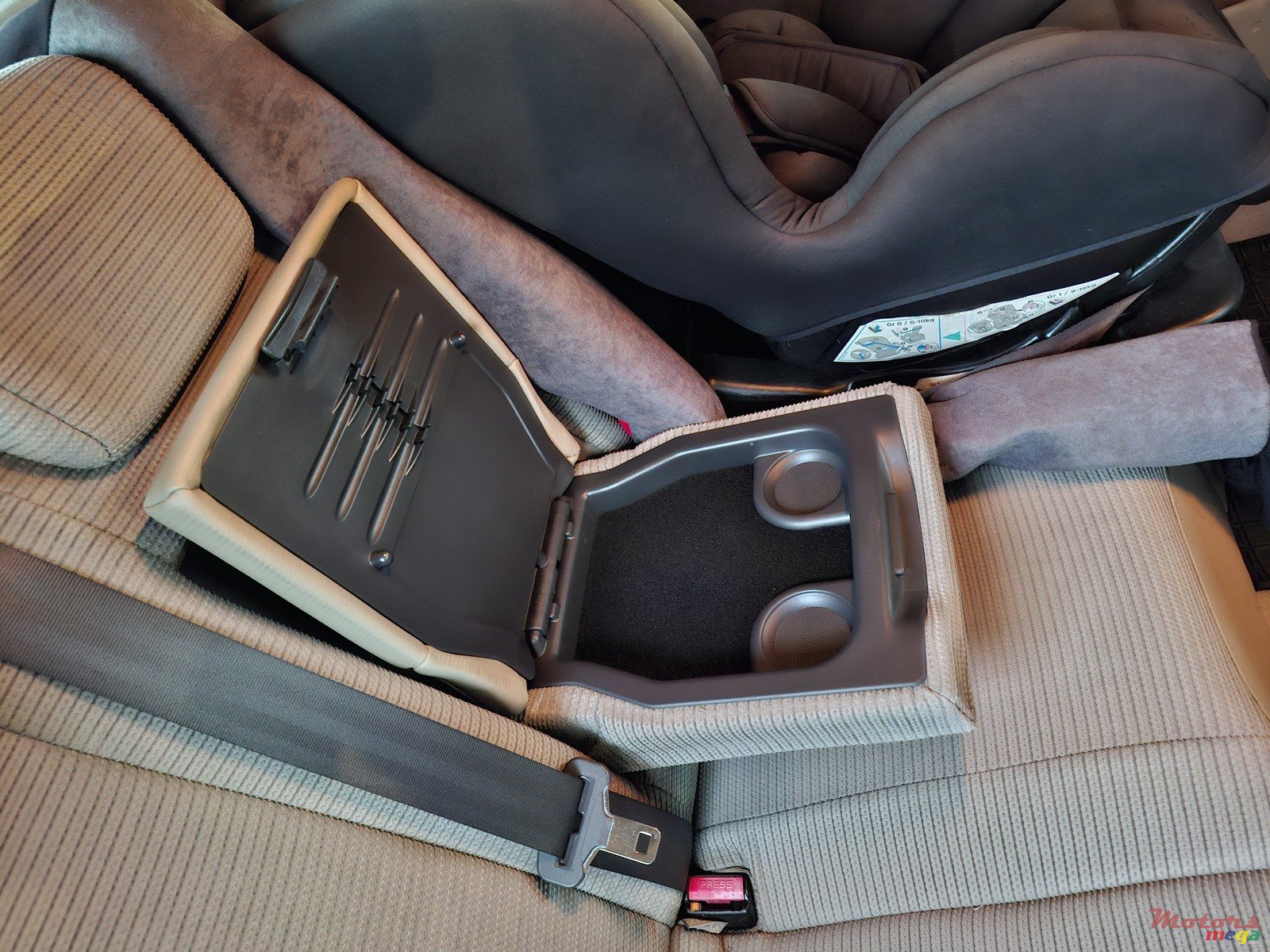 2009' Renault Megane photo #6