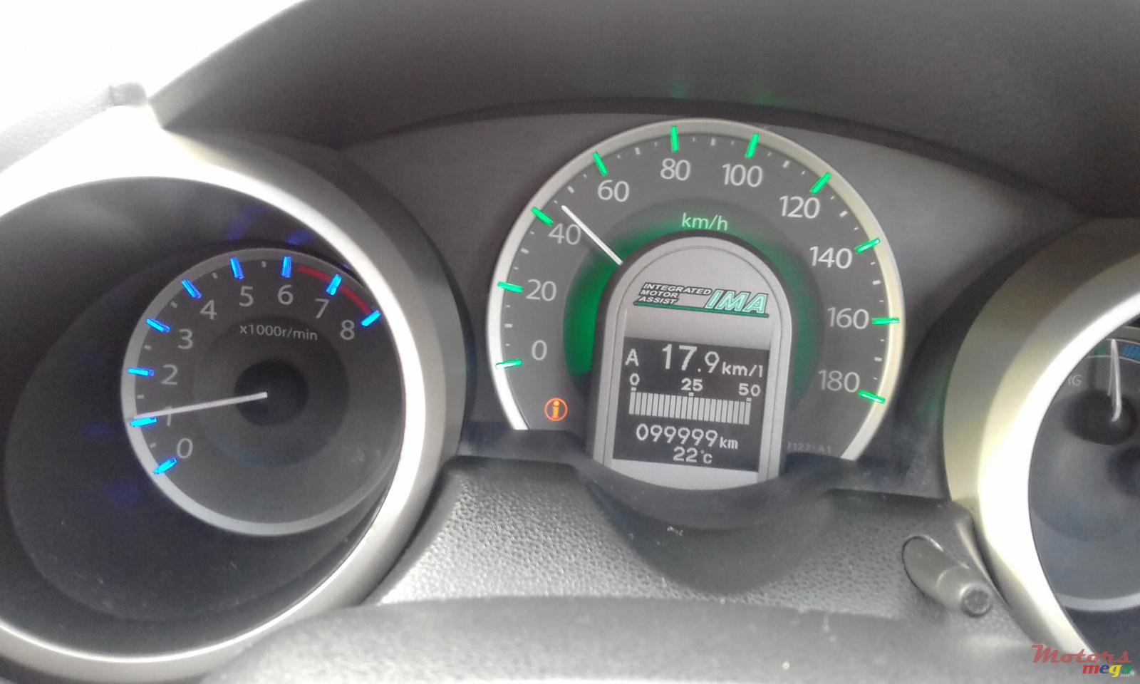 2011' Honda Fit Hybrid photo #2