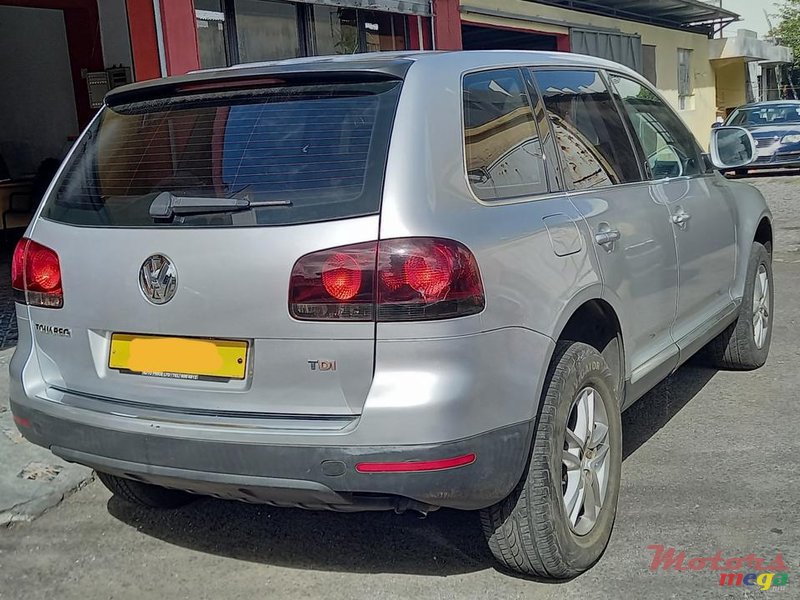 2008' Volkswagen Touareg photo #5