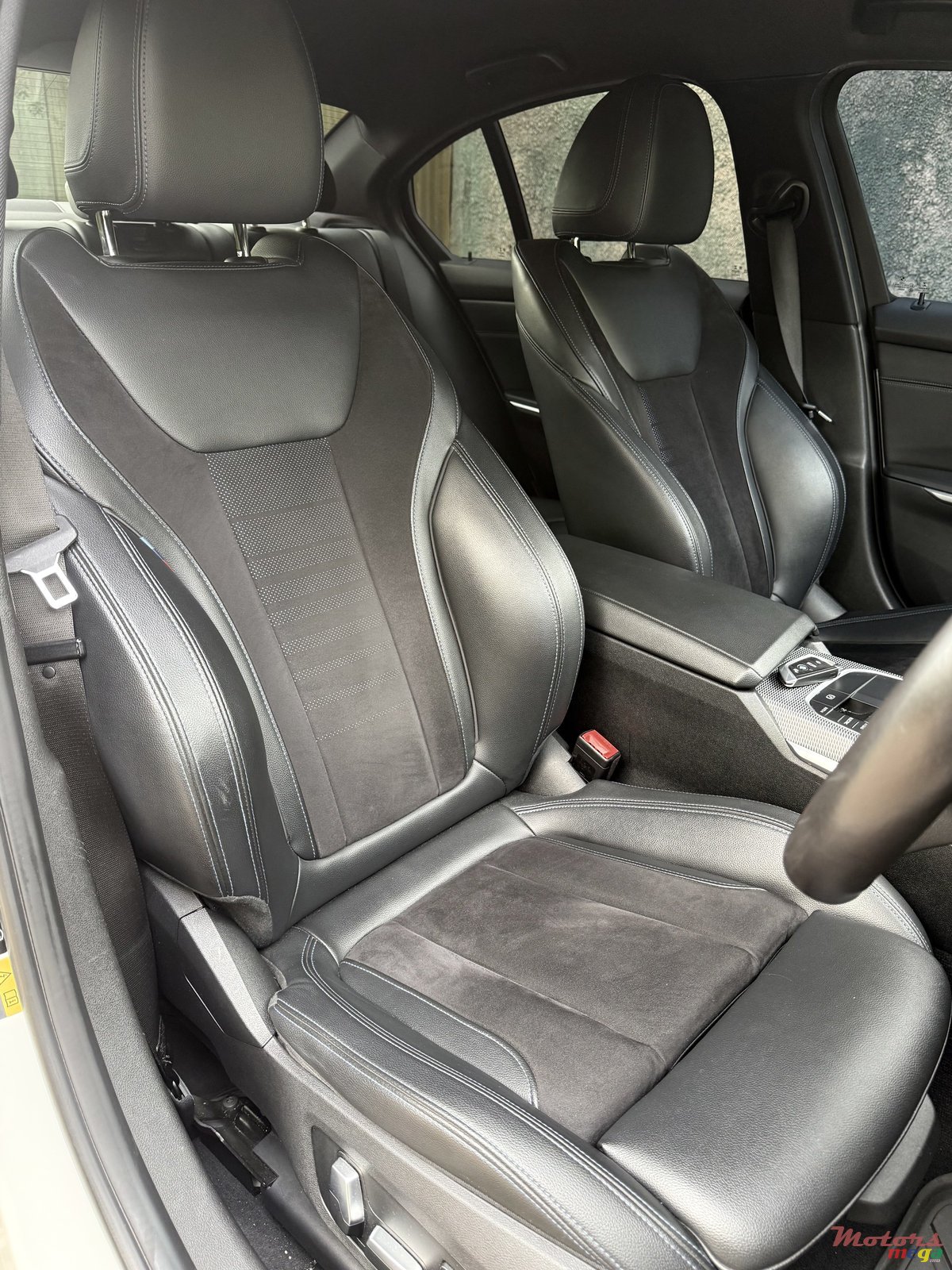 2019' BMW 330 photo #5
