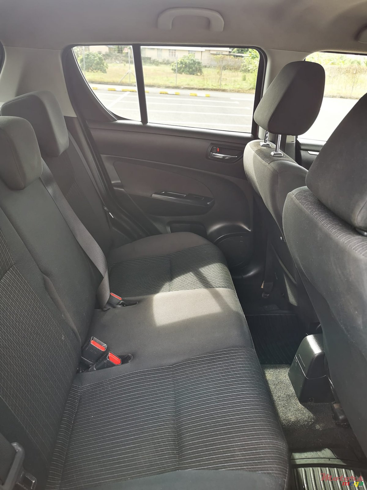 2014' Suzuki Swift photo #7