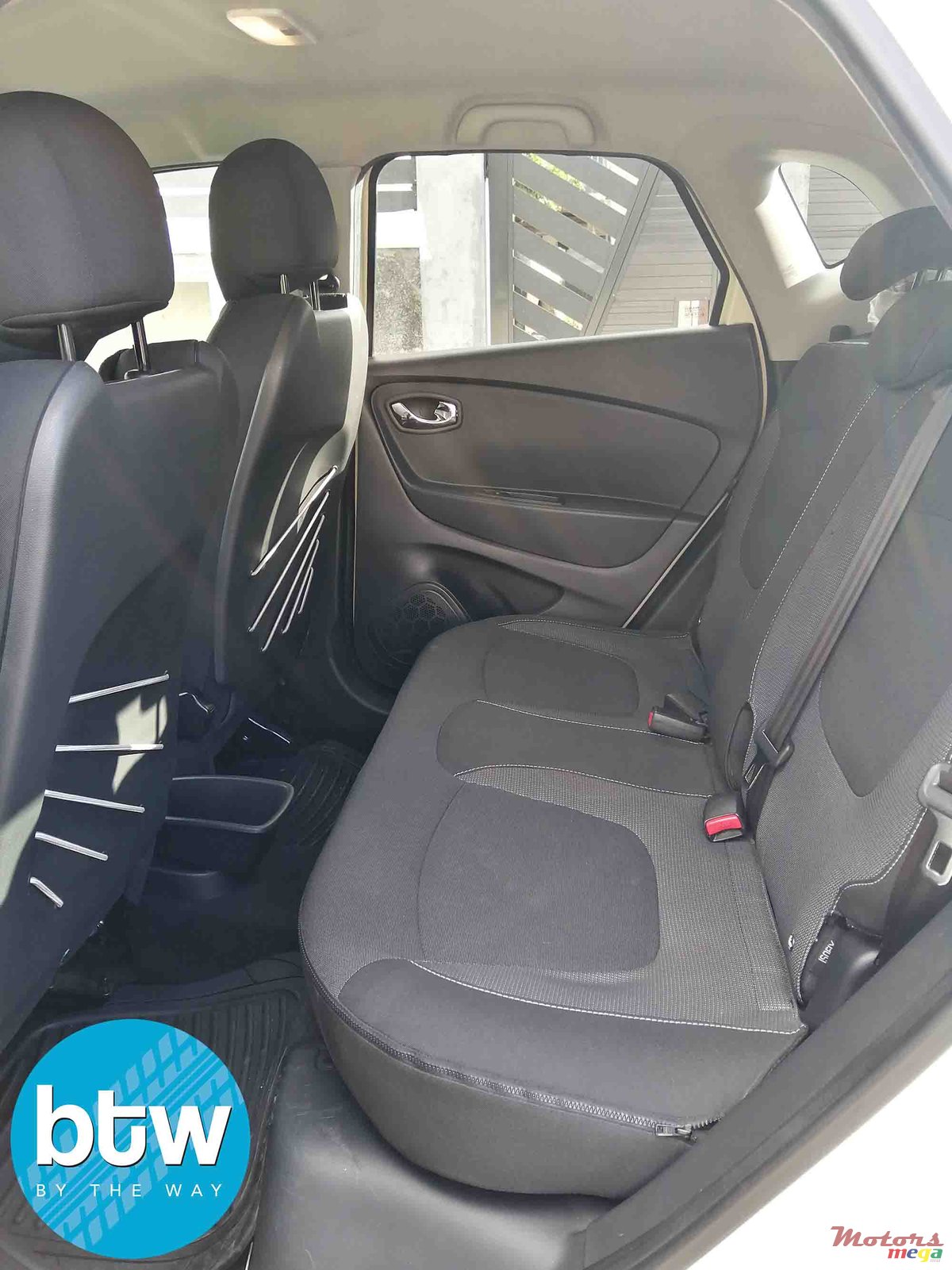 2014' Renault Captur 1.2 Turbo Automatic photo #3