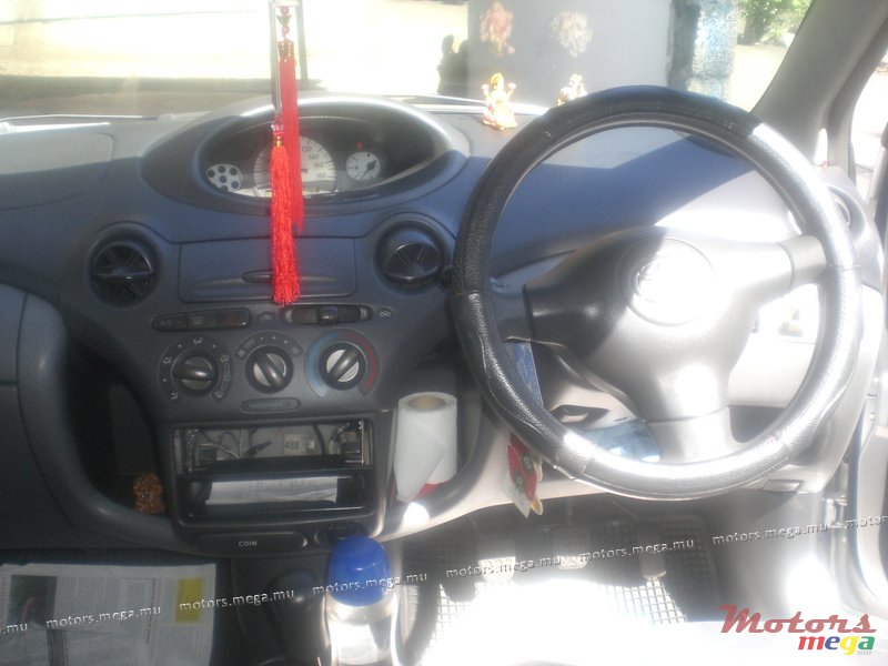2002' Toyota Yaris photo #4