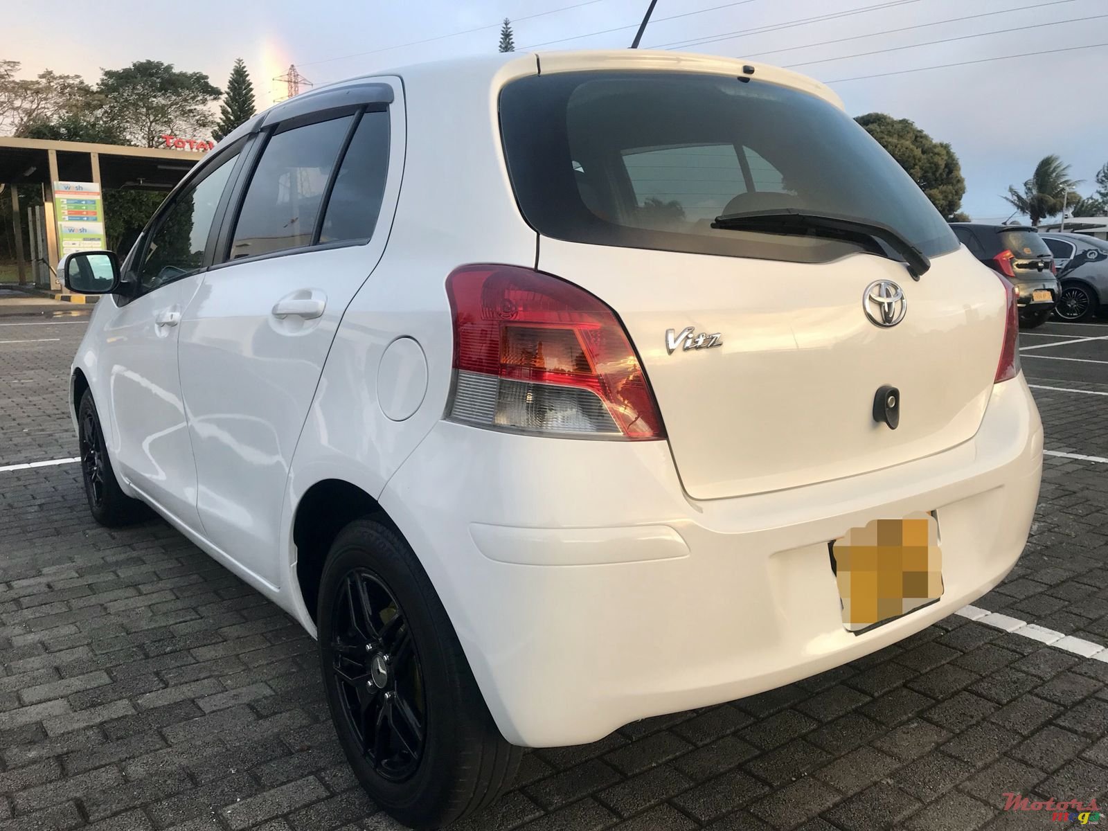 2008' Toyota Vitz photo #3