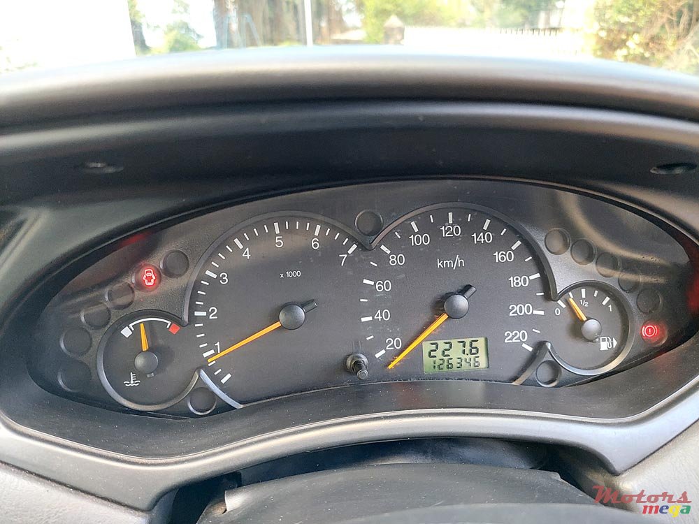 2004' Ford Focus photo #5