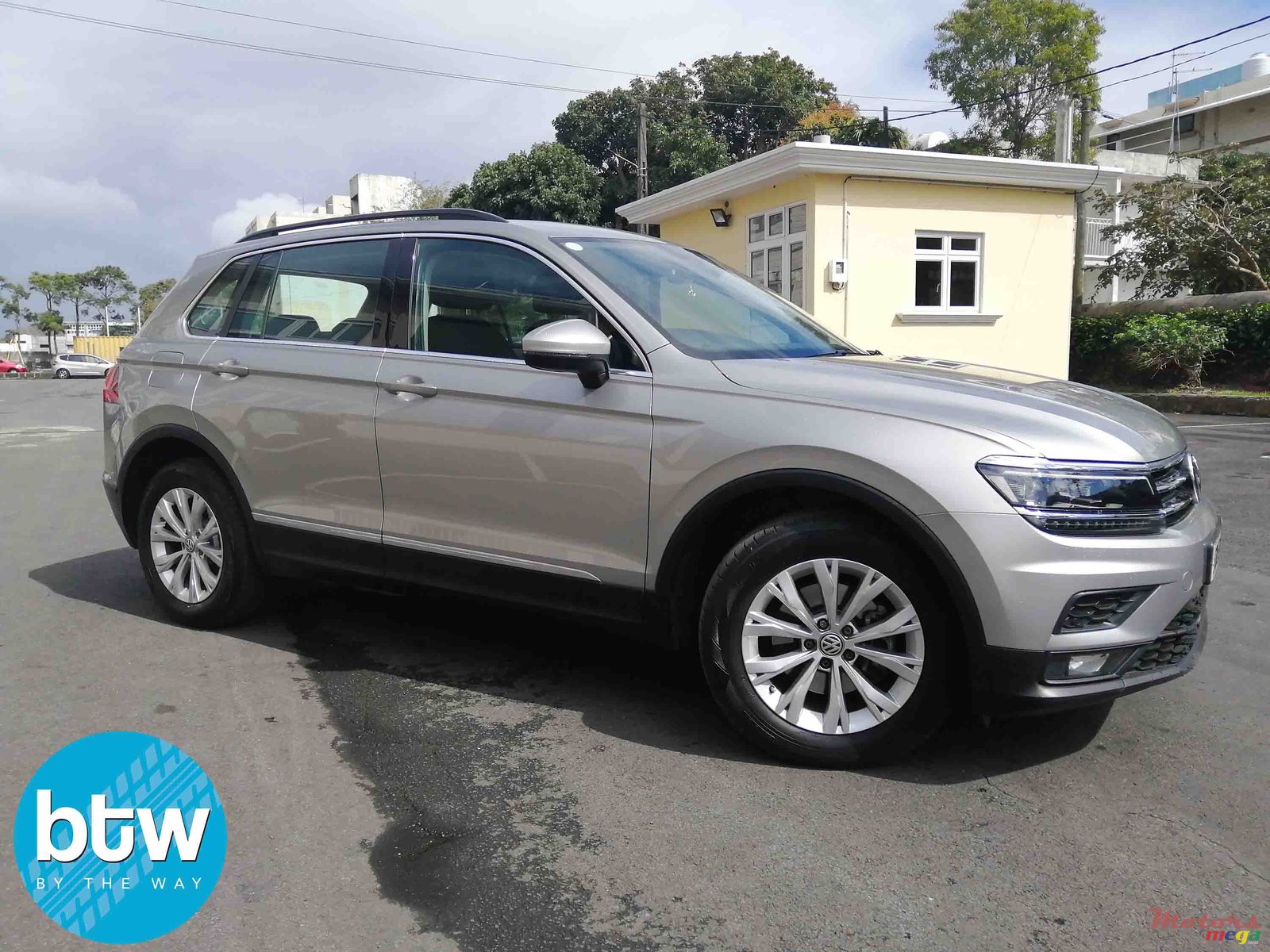 2018' Volkswagen Tiguan photo #1