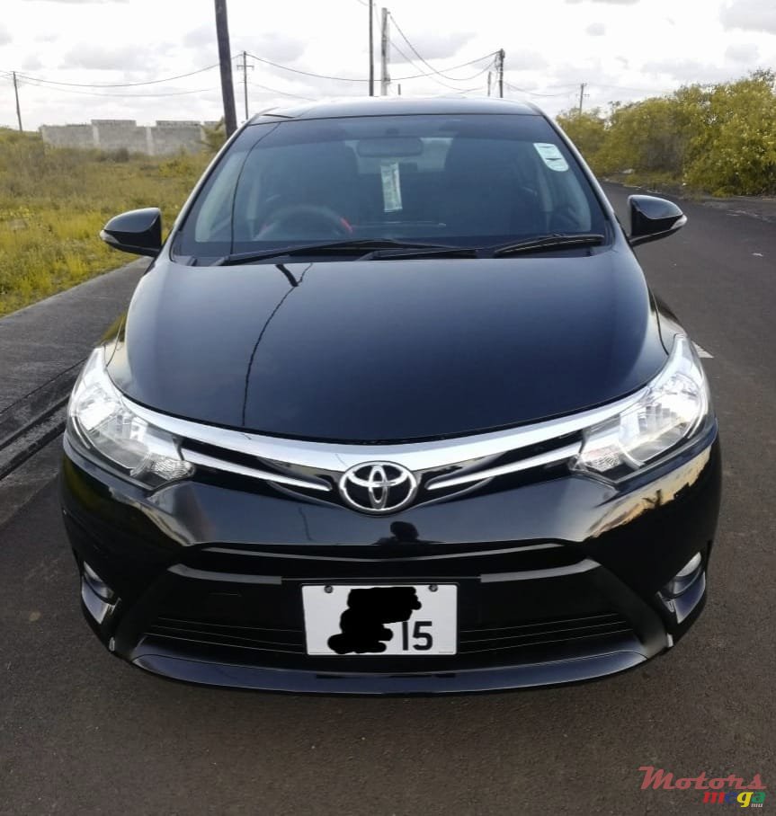 2015' Toyota Yaris automatic photo #3