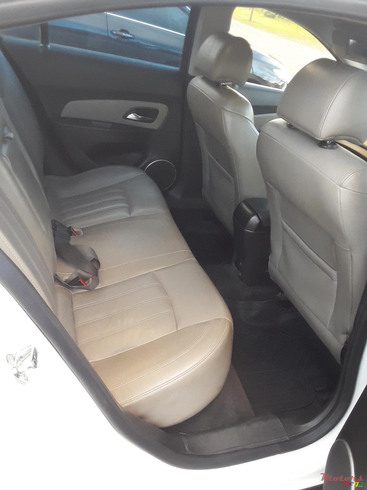 2013' Chevrolet Cruze photo #2