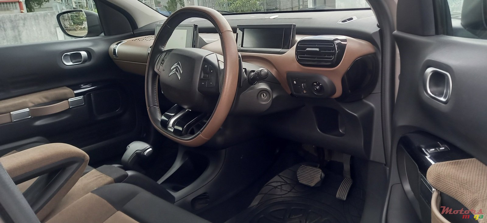 2015' Citroen C4 Cactus photo #5