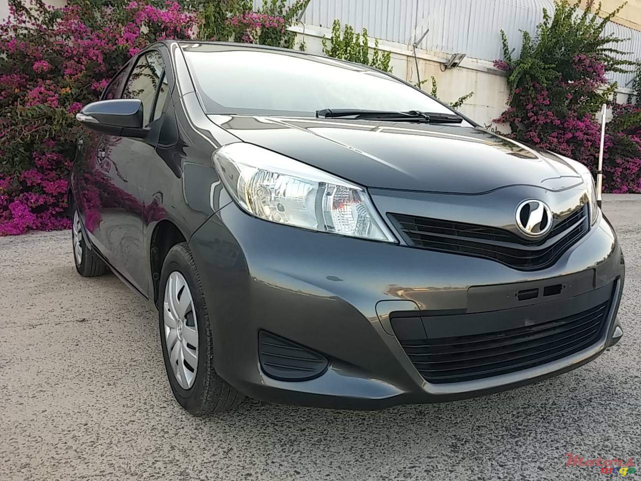 2012' Toyota Vitz 1300cc photo #1