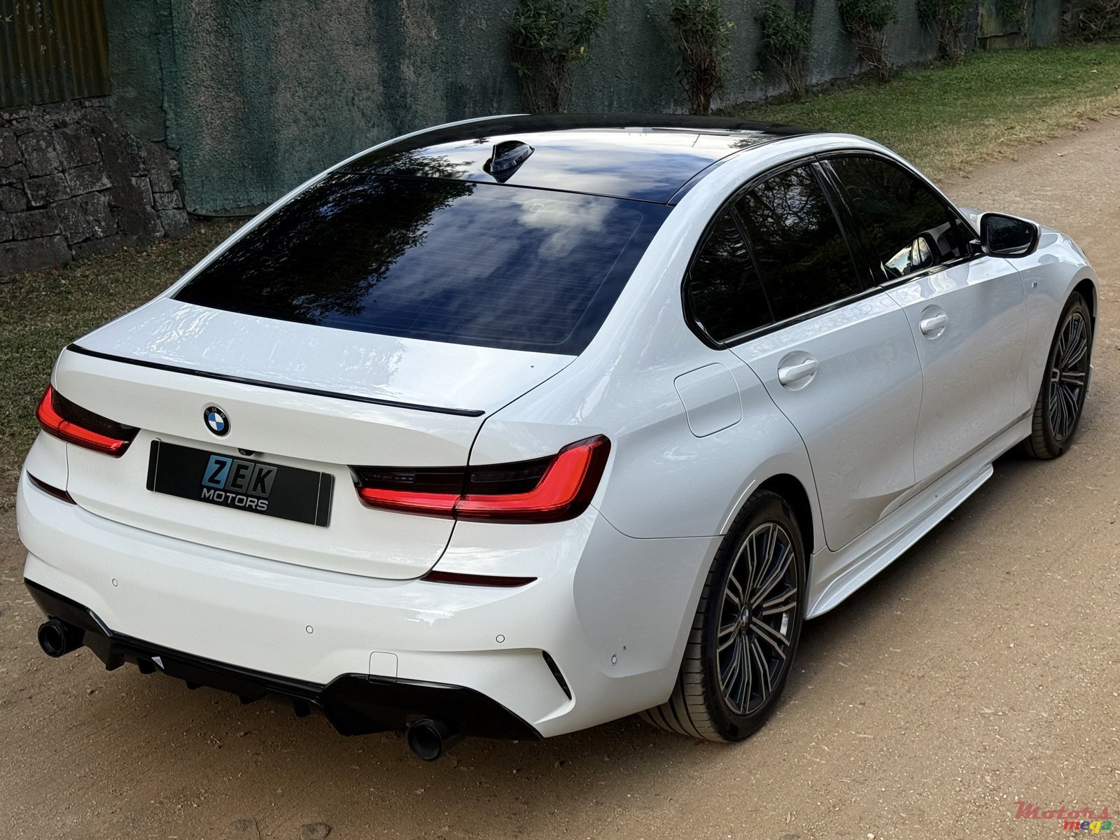 2019' BMW 330 photo #3