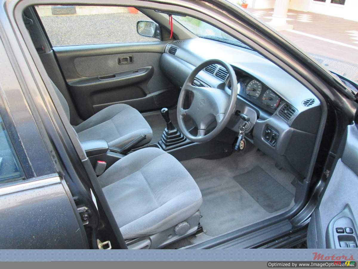 1999' Nissan Sunny photo #2