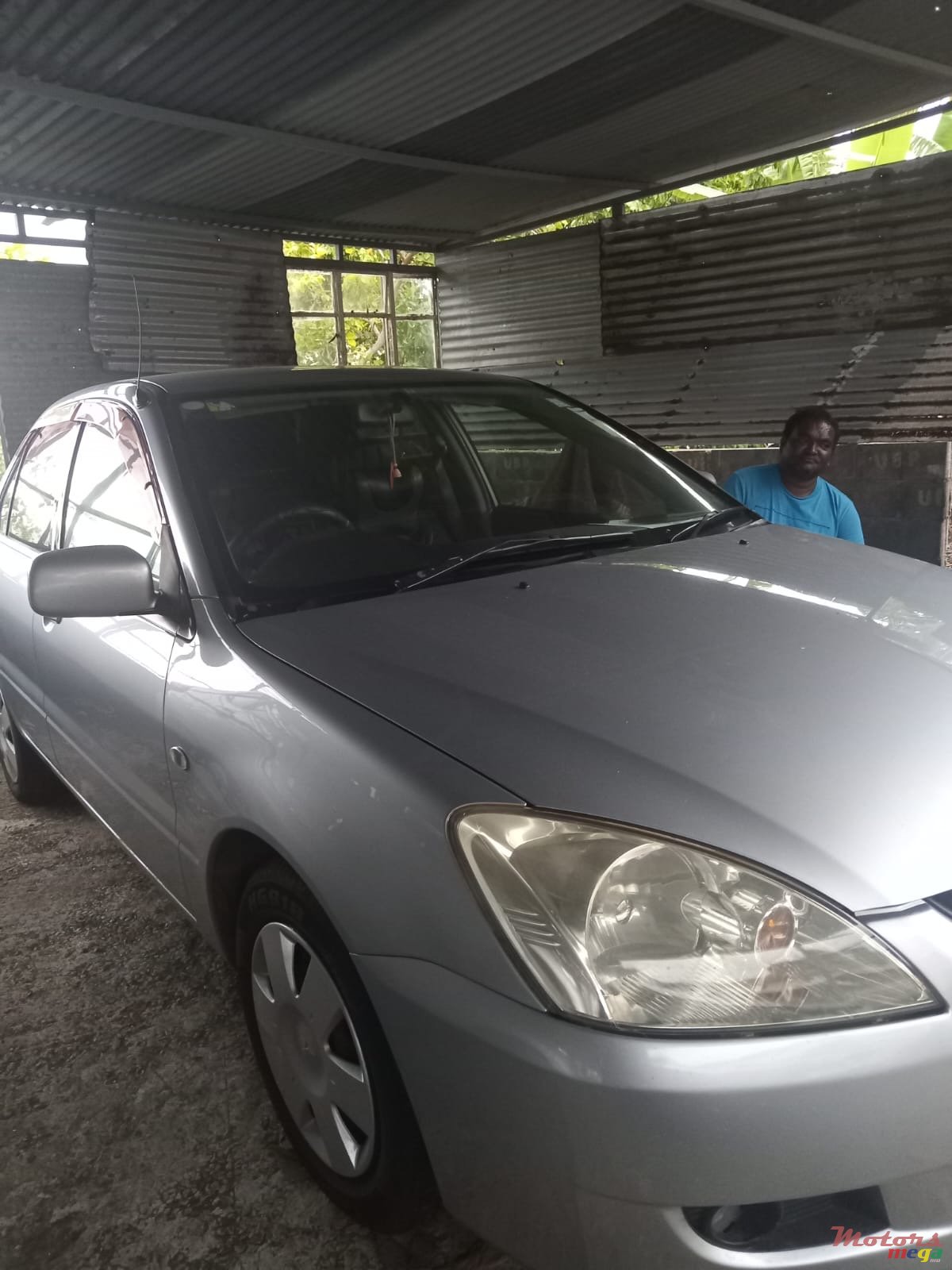 2004' Mitsubishi Lancer photo #5