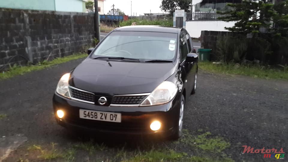 2007' Nissan Tiida Hatchback photo #3