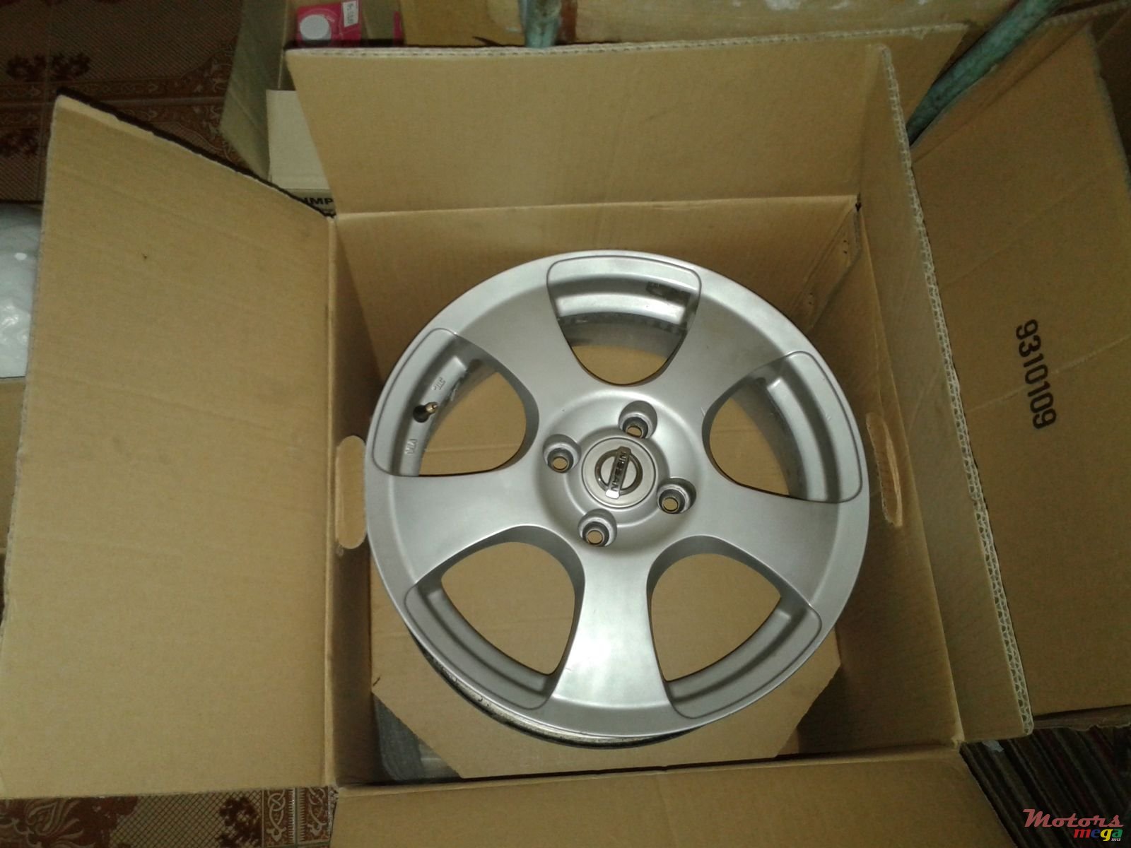 2000' Nissan photo #2