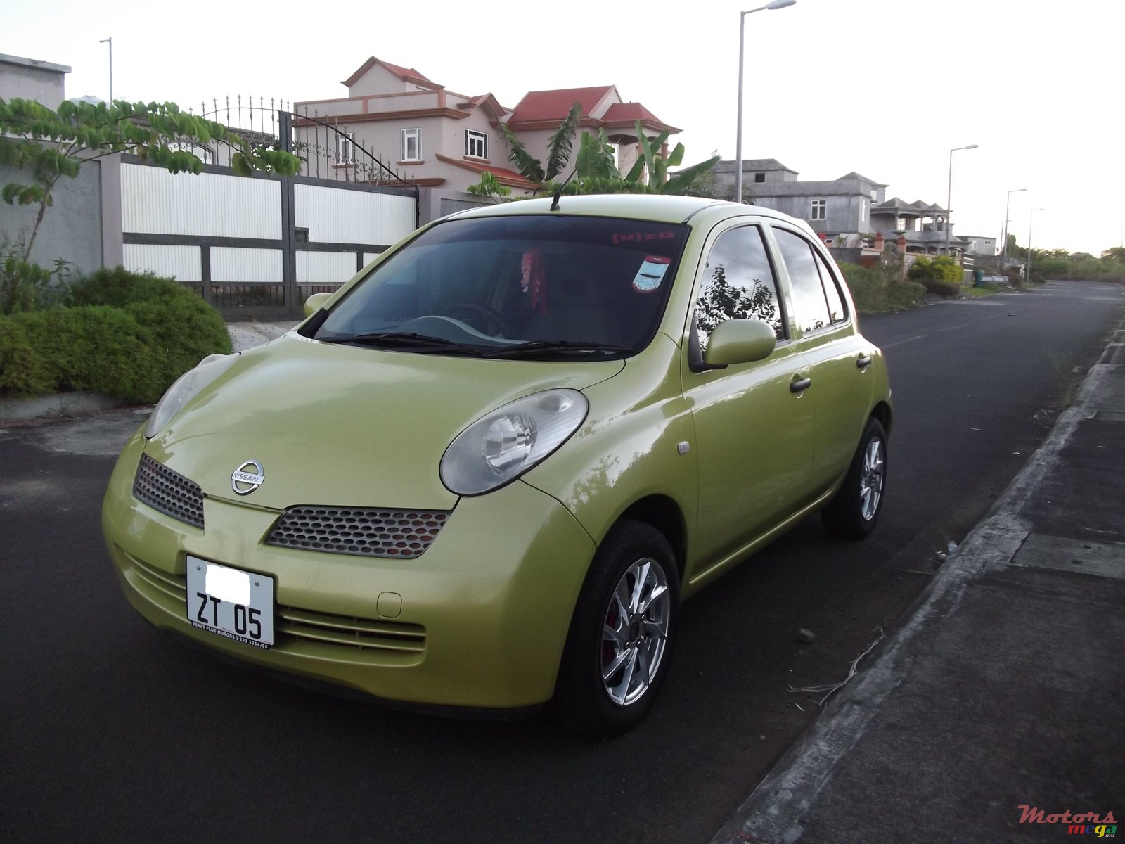 2005' Nissan photo #1