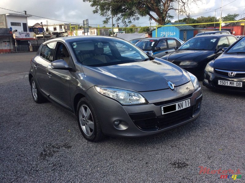 2011' Renault Megane photo #6