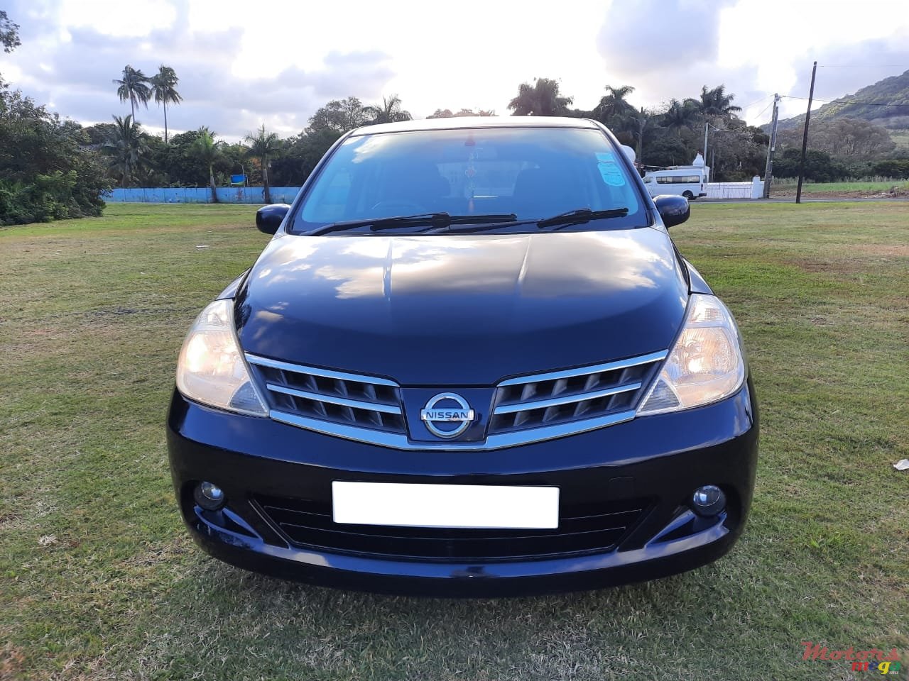 2009' Nissan Tiida photo #1