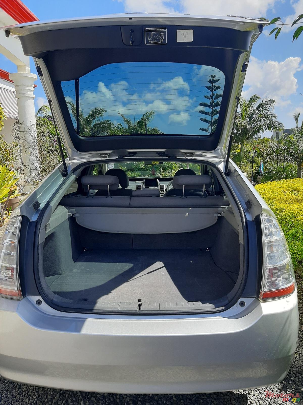 2010' Toyota Prius photo #5