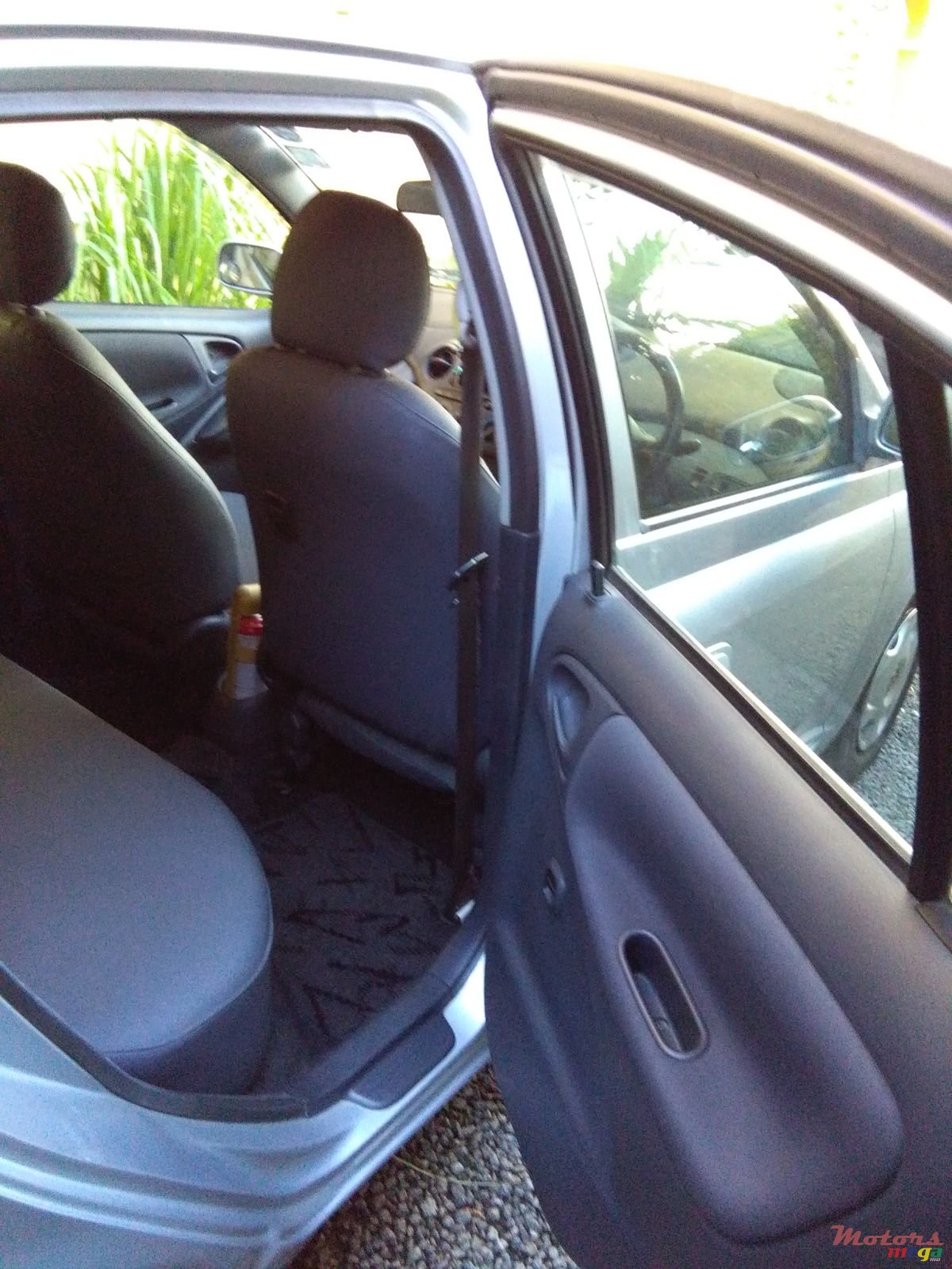 2002' Toyota Vitz photo #5