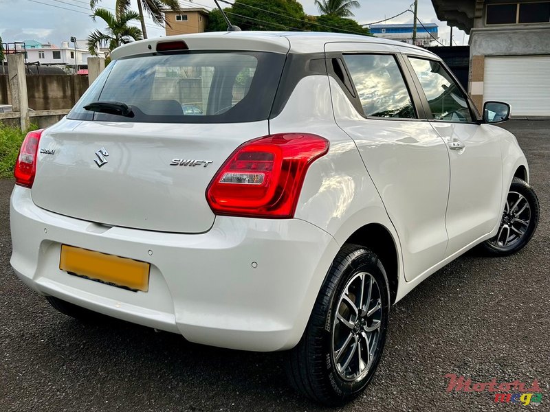 2021' Suzuki Swift GLX SLDA photo #3