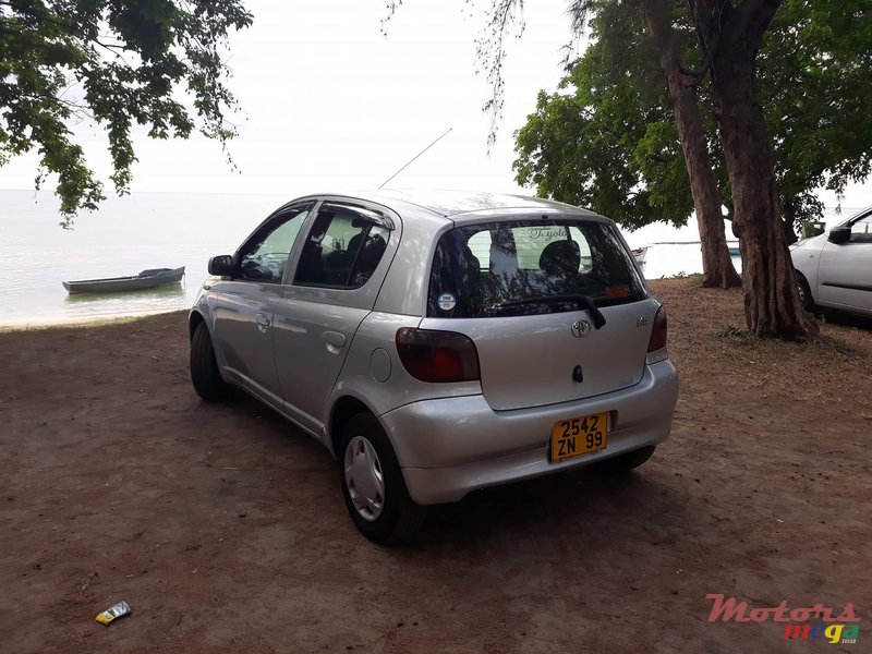 1999' Toyota Vitz photo #1